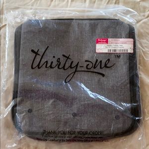 NEW Hanging Traveler Case by Thirty One Gifts